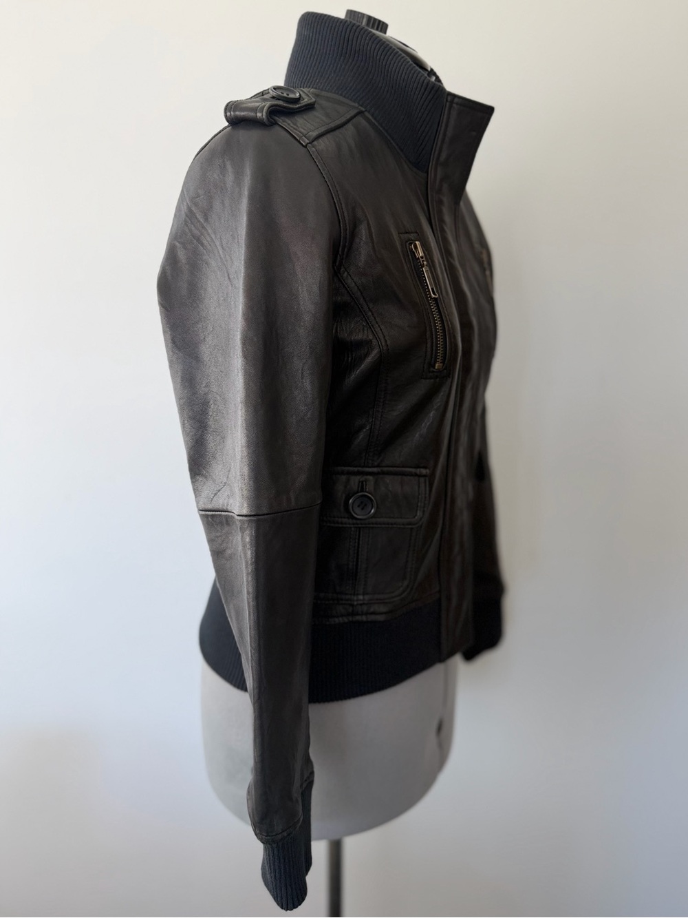 Heritage - Women’s Black Leather Bomber Jacket with Rib Knit Collar - size Med - Picture 3 of 9